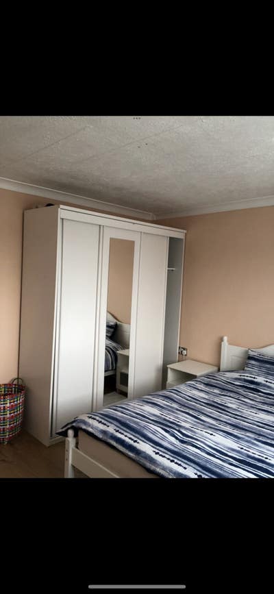 Double and single room WiFi and bills included  Main Photo