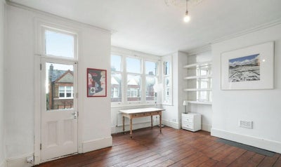 Spacious 2 bedroom - Good location Main Photo