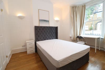 Premium in London- Hammersmith Room Available!! Main Photo