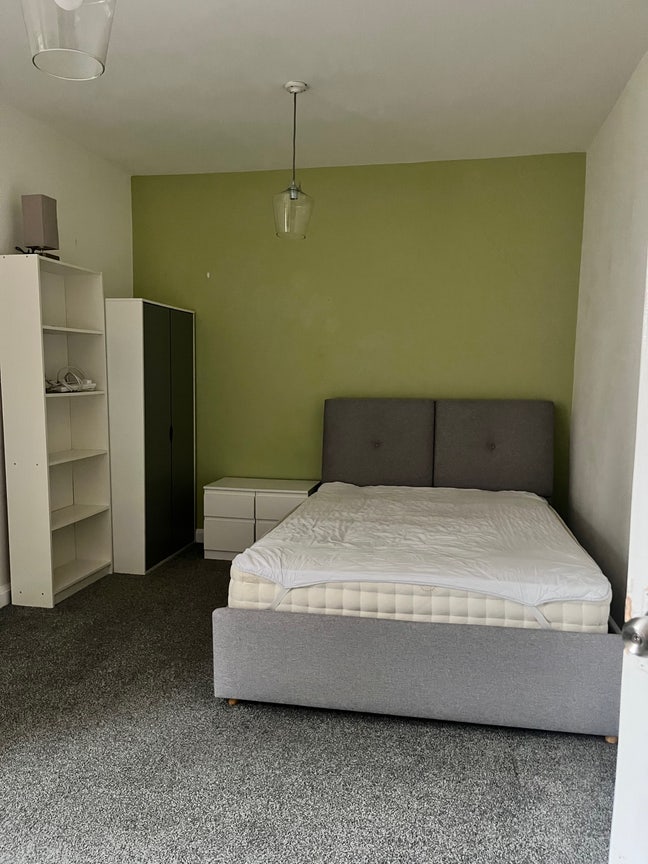 Large room with ensuite near city centre  Main Photo