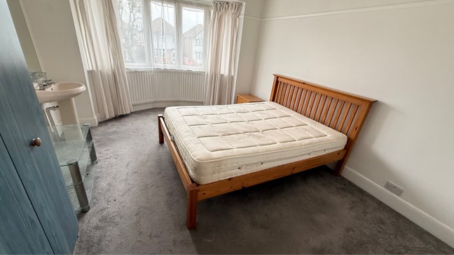  Big double room 11’6”/3.51m x 15’0”/4.57m Main Photo