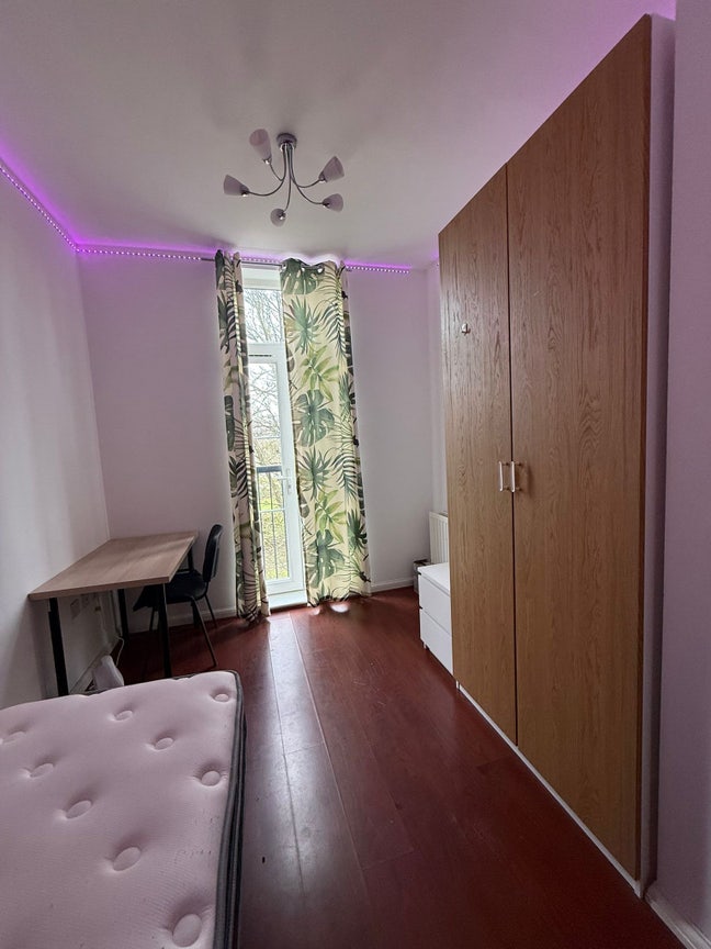 Move-in ready room - Available immediately  Main Photo