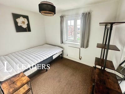 Room 3, 5 Waterlily close Main Photo