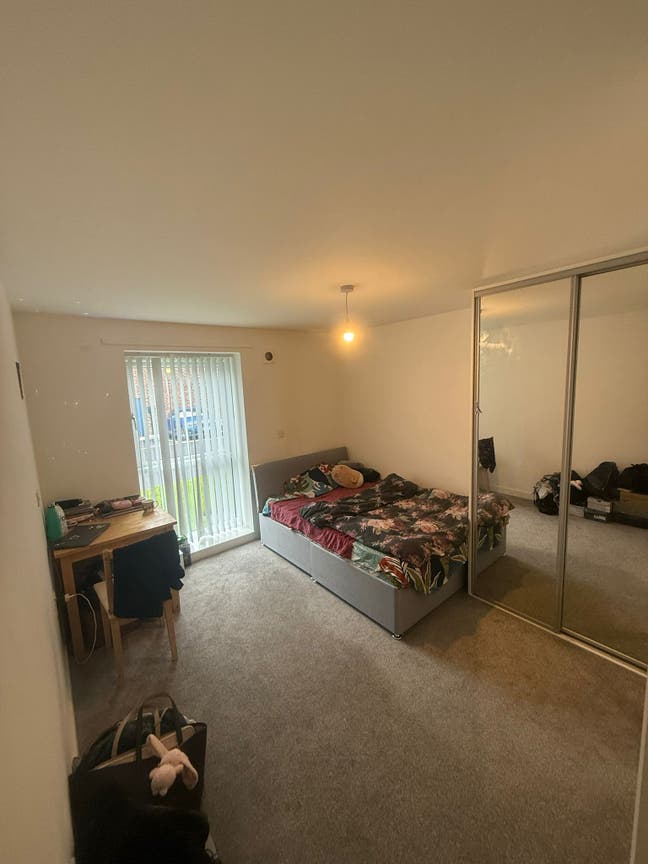 ENSUITE Double Bedroom Around City Centre Main Photo