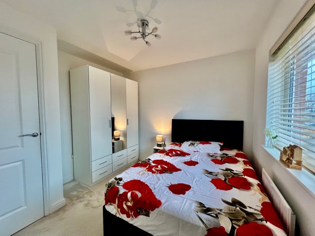 Large Double & Single Room to Let – Luton (LU2) Main Photo