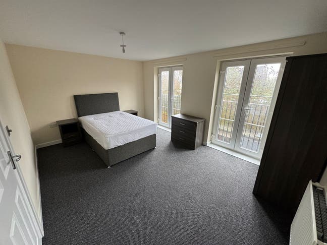 Spacious Room Available for Single Occupancy- 9LVT Main Photo