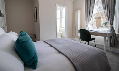 Lovely En-Suite next to Brixton Tube Main Photo