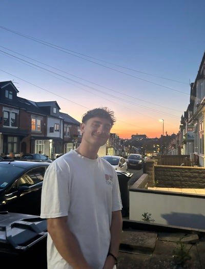 Looking for a room in June (latest July) Main Photo