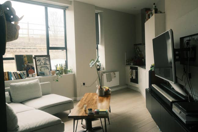 Studio Flat, Coldharbour Lane, SW9 Main Photo