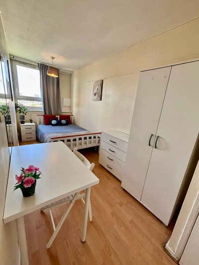 Cozy room near Victoria Park Main Photo