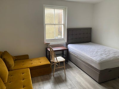 Studio &pound;1,200 all included  Main Photo