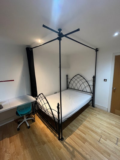 En-suite double room in E16 Docklands  Main Photo