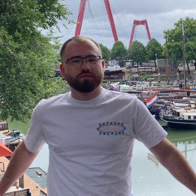 28 year old professional male looking for a flat Main Photo