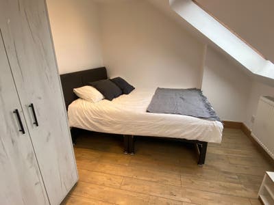 Lovely Top Floor Bedroom Near Northfields W5 Main Photo