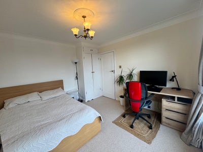Room To Rent In Spacious 2 Bed Flat In Great Area Main Photo