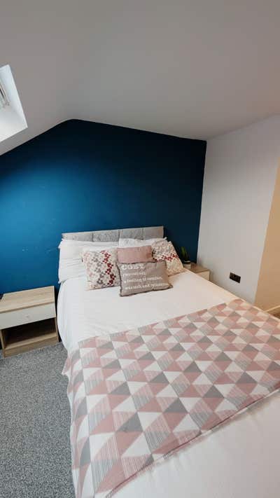 Ensuite Room – Watford WD18 Harwoods Road Main Photo
