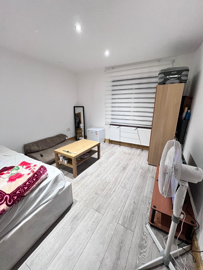 ROOM TO LET IN South Harrow (HA2) Main Photo