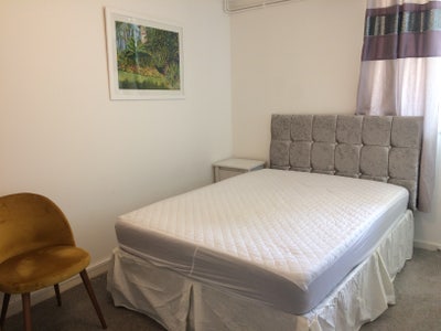 Large Double Room! Main Photo