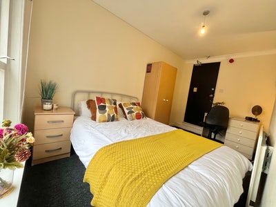 Cosy Double Room near Victoria Centre Main Photo