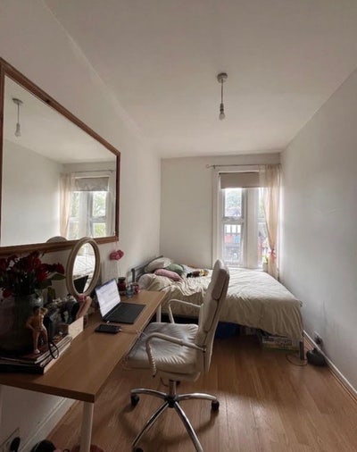 Room to let in 5 bed, all girls flat - Burton Road Main Photo