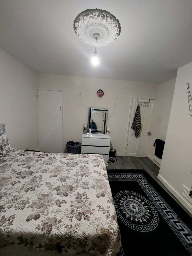 A double Room able to Rent in Sharing  Main Photo