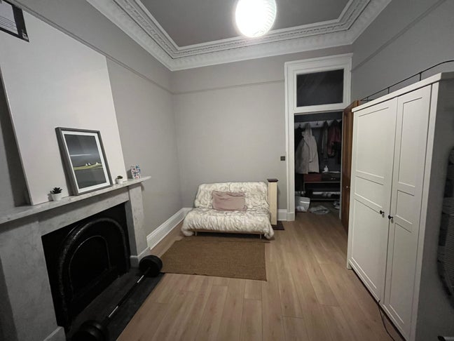 Double room in a roomie flat available (with cats) Main Photo