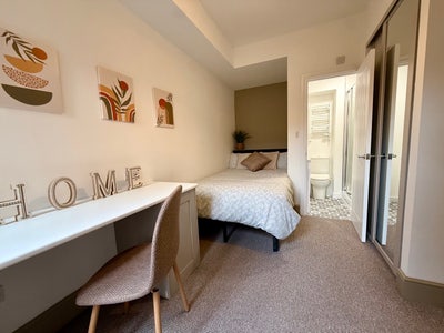 55 year old Male seeks a double room Main Photo