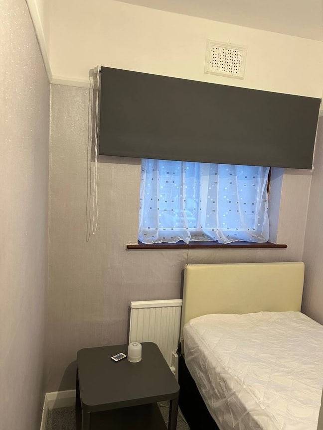 Single room is shared property Main Photo