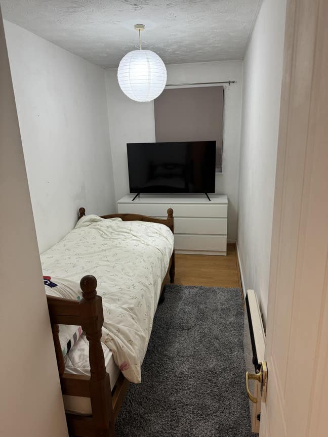 Single Room Furnished  Main Photo