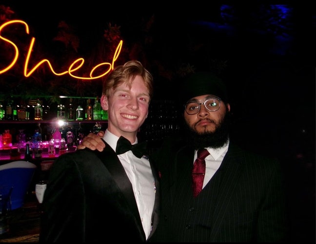 19 yo professional looking for a double room Main Photo