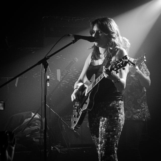 Young professional looking for cosy & clean home Main Photo