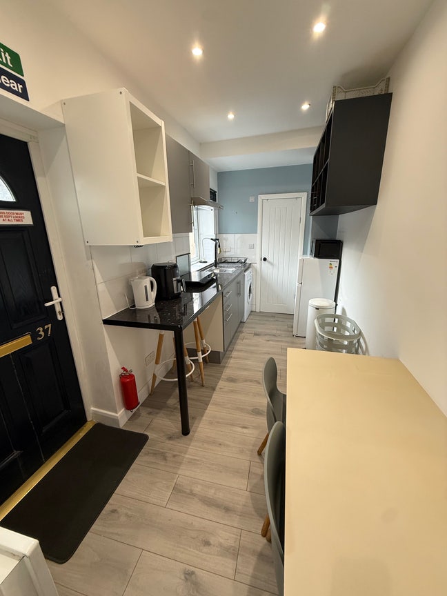 Studio W Garden Now To Let - Luton Main Photo