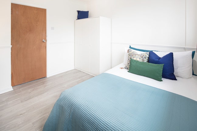 Glorious Double Room in a Stunning Flat Main Photo