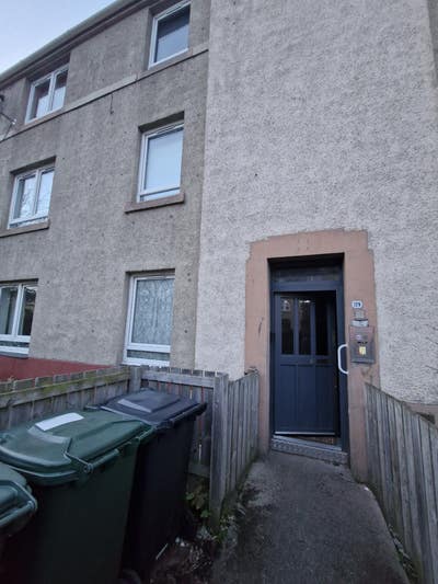 2 bed flat in very friendly stair now available Main Photo