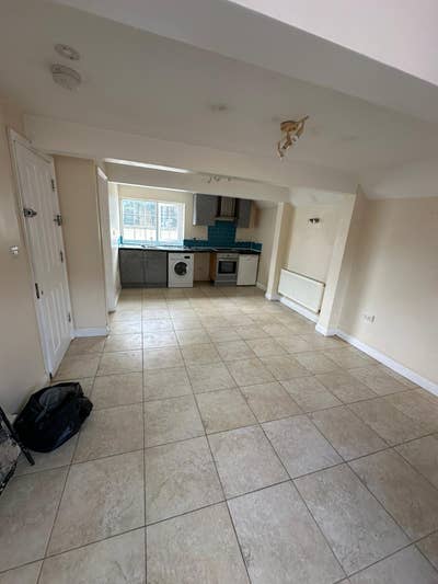 Massive Studio Flat in Croydon Available!  Main Photo