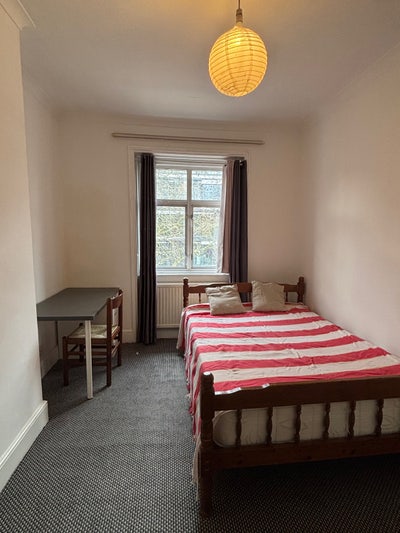 Cozy Room on Chiswick High Street Main Photo