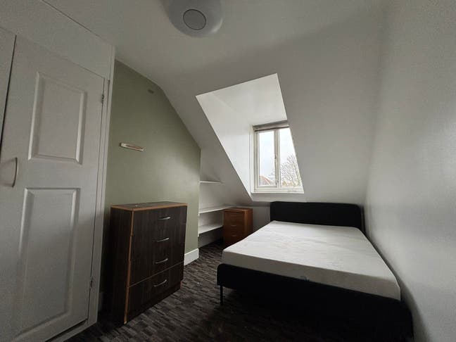 Double Room All Bills Included Main Photo