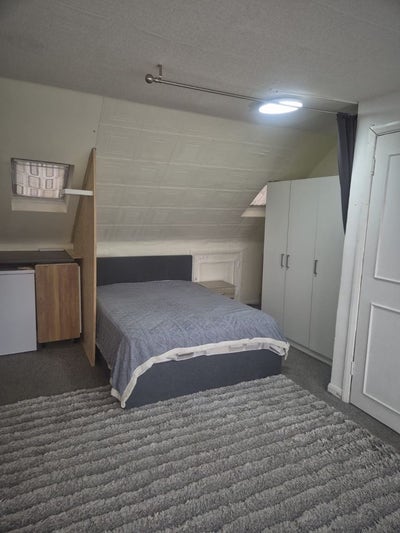 🌟 Studio Flat & Double Room In UB6 | Bills Inc Main Photo