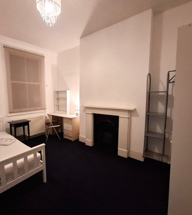 High-ceiling, bright double bedroom, Highbury, N5 Main Photo