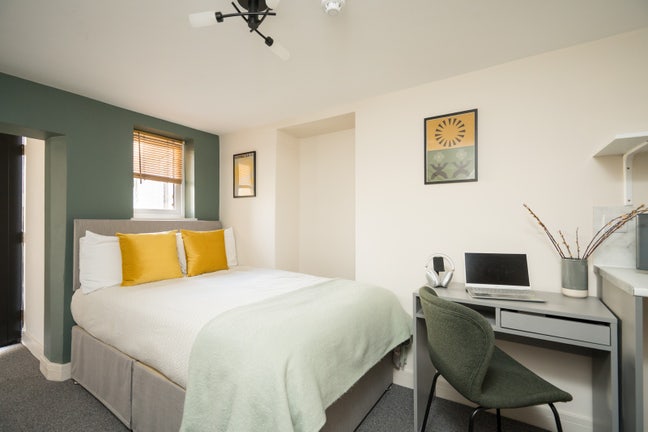 ✨Spacious En-Suites with Kitchenette & Parking ✨ Main Photo