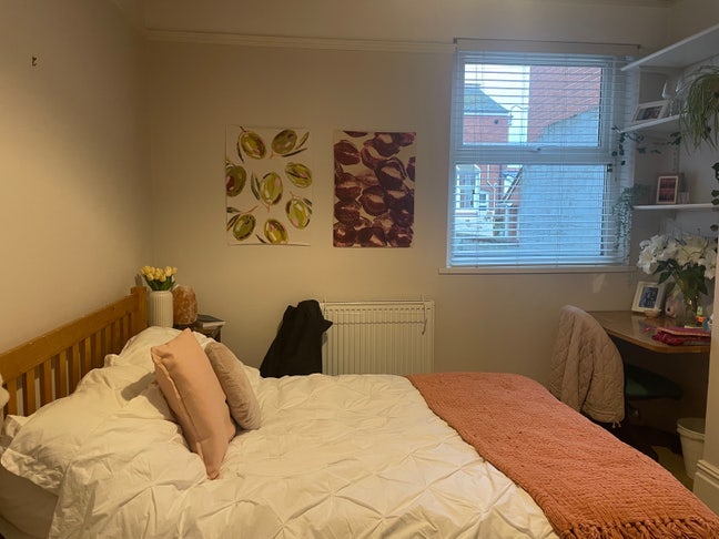 Double room in student house  Main Photo