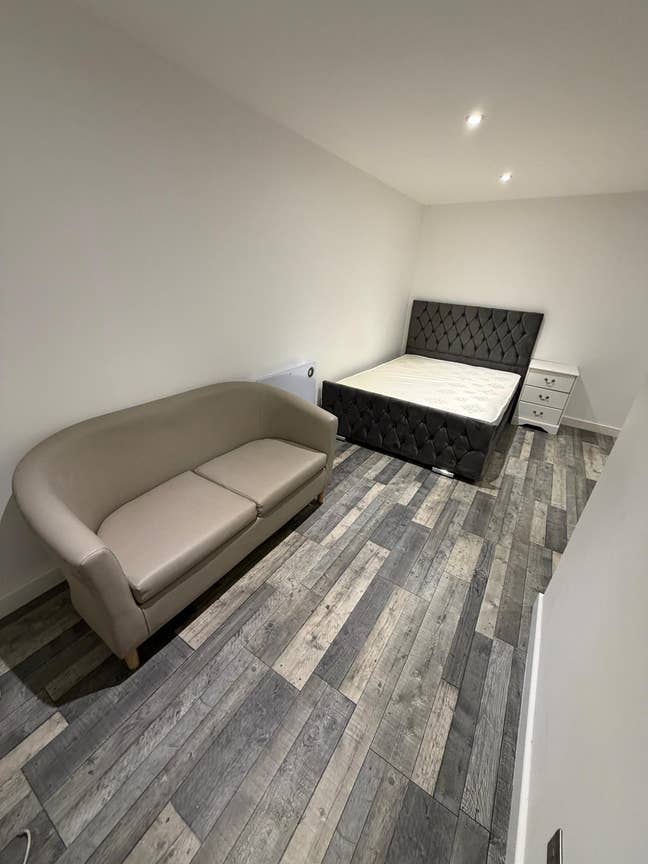 En-Suite Room is available for rent in  - TW14 8RT Main Photo