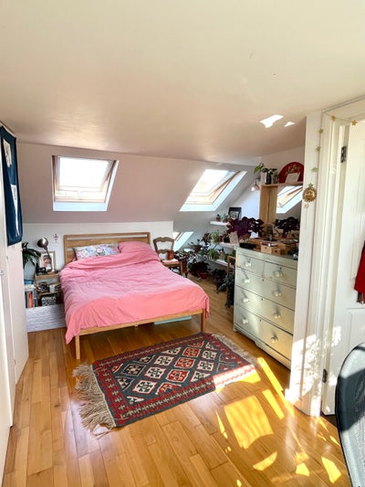 2.5 month sublet - beautiful attic room Main Photo