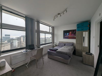 18th floor, double bed, ensuite @ &pound;600 pcm Main Photo