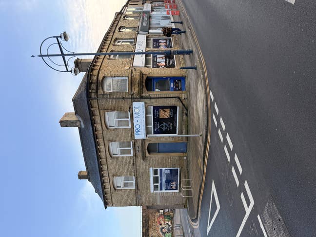 One bed flat in a great town centre location! Main Photo