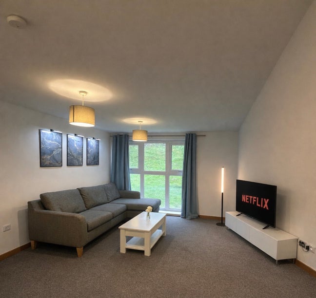 Modern 2 Bed flat En-suite room, single bedroom  Main Photo