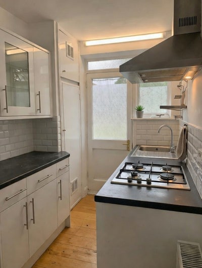 Spacious 2 Bedroom Ground Floor Flat In Morden  Main Photo