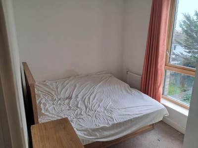 Double Room Available – RM10 9AF Main Photo