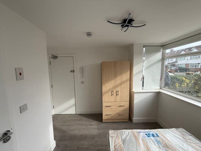 DSS  - Studio Flat Available in Southall Hayes UB4 Main Photo