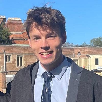 Professional Male seeks a single or double room Main Photo